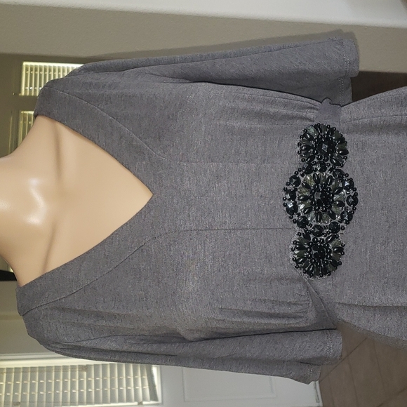 Clues New York 6 oversized flutter sleeve jewel adorned waist vneck - Picture 3 of 11